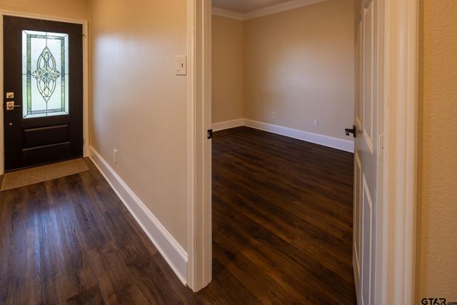 1912 Hollylake Circle, Tyler, TX 75703