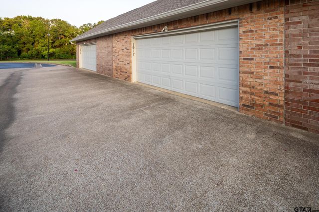 1912 Hollylake Circle, Tyler, TX 75703