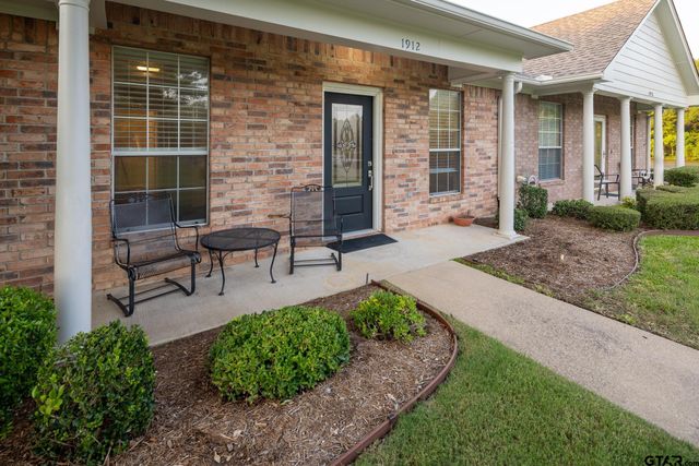 1912 Hollylake Circle, Tyler, TX 75703