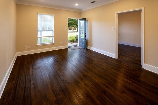1912 Hollylake Circle, Tyler, TX 75703