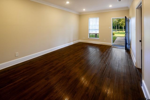 1912 Hollylake Circle, Tyler, TX 75703