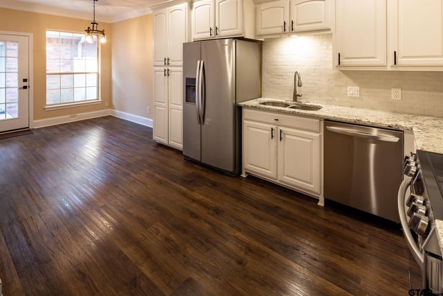 1912 Hollylake Circle, Tyler, TX 75703