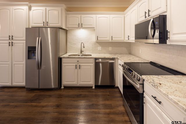 1912 Hollylake Circle, Tyler, TX 75703