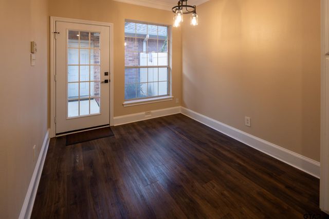 1912 Hollylake Circle, Tyler, TX 75703