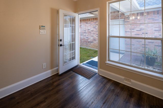 1912 Hollylake Circle, Tyler, TX 75703