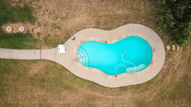 230 S Walnut Grove Road, Midlothian, TX 76065