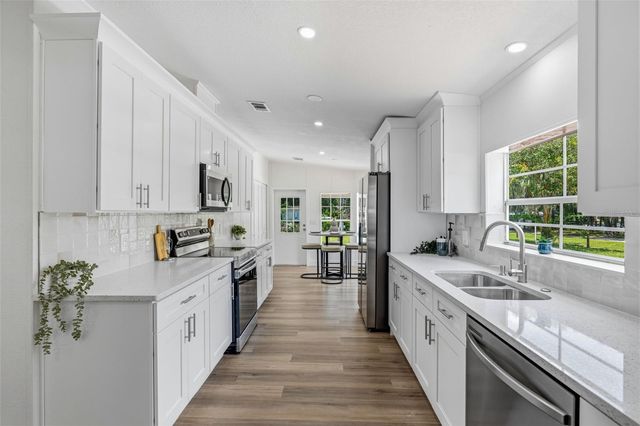 5005 SUGAR OAK LANE, Dover, FL 33527