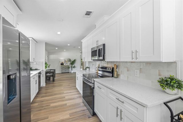 5005 SUGAR OAK LANE, Dover, FL 33527