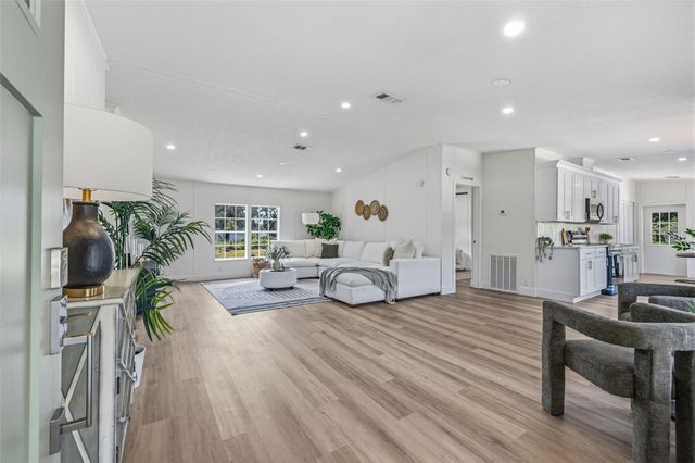 5005 SUGAR OAK LANE, Dover, FL 33527
