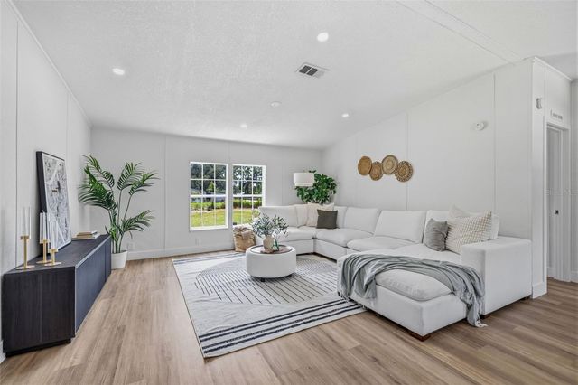 5005 SUGAR OAK LANE, Dover, FL 33527
