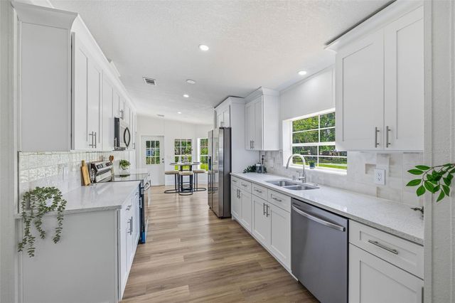 5005 SUGAR OAK LANE, Dover, FL 33527