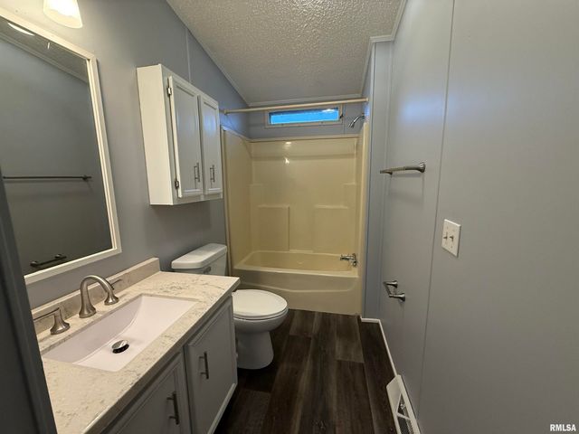 193 OAK VALLEY Drive, Carbondale, IL 62901