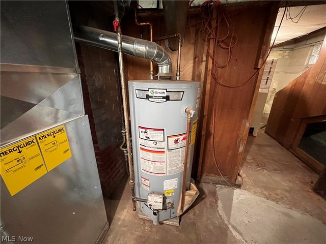 16512 Stockbridge Avenue, Cleveland, OH 44128