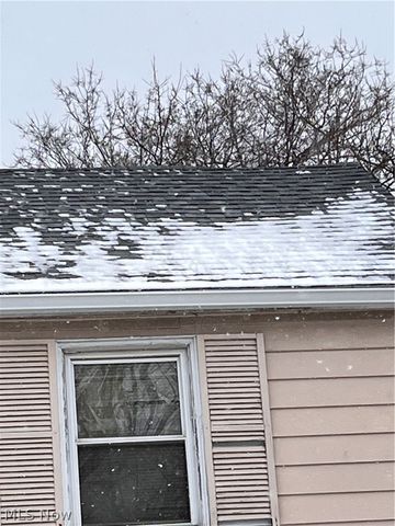 16512 Stockbridge Avenue, Cleveland, OH 44128