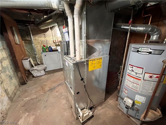 16512 Stockbridge Avenue, Cleveland, OH 44128