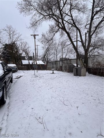 16512 Stockbridge Avenue, Cleveland, OH 44128