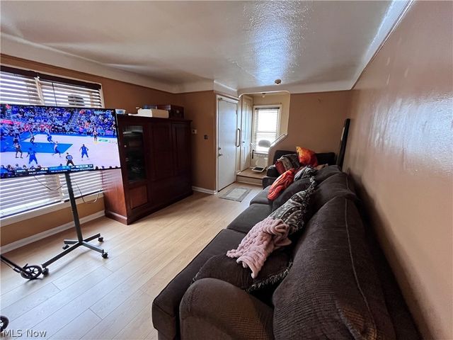 16512 Stockbridge Avenue, Cleveland, OH 44128