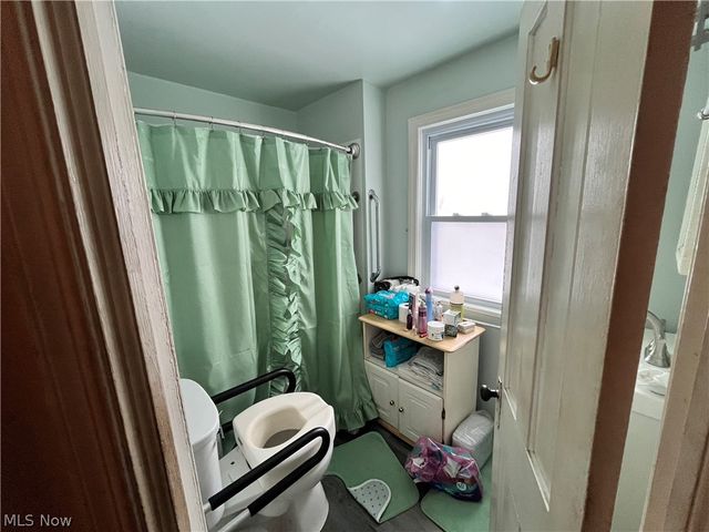 16512 Stockbridge Avenue, Cleveland, OH 44128