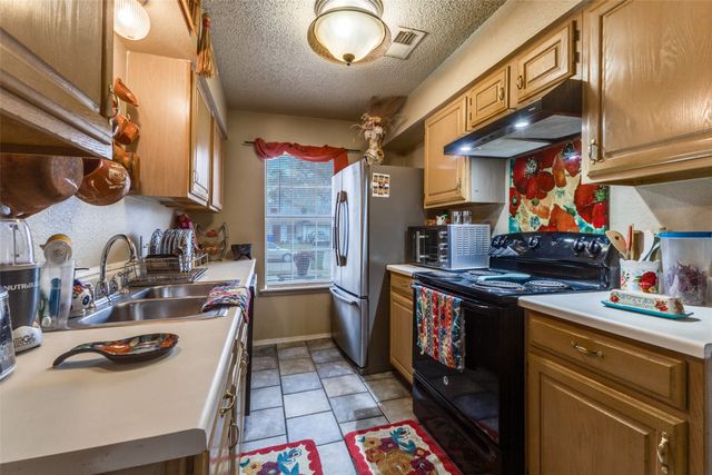 216 Creekstone Court, Seagoville, TX 75159