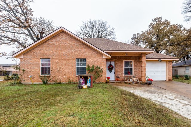 216 Creekstone Court, Seagoville, TX 75159