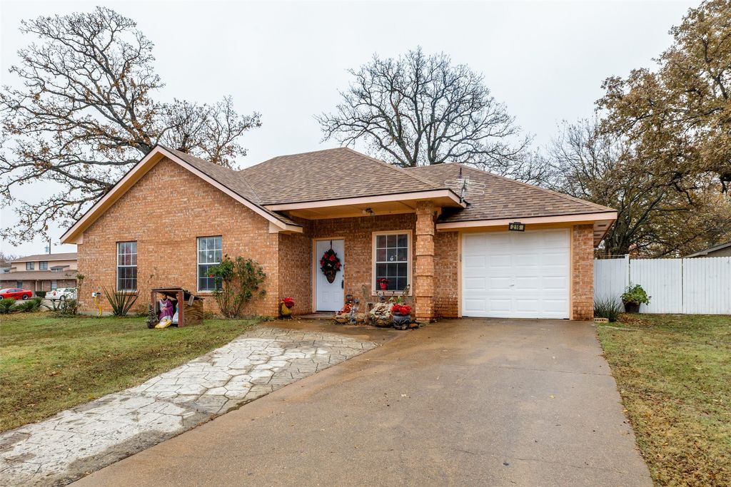 216 Creekstone Court, Seagoville, TX 75159