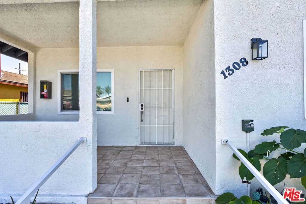 1308 W 53rd Street, Los Angeles, CA 90037 — photo 2