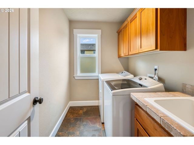 3796 ILLAHE HILL Rd S, Salem, OR 97302