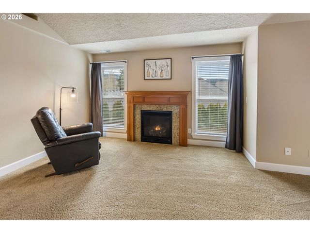 3796 ILLAHE HILL Rd S, Salem, OR 97302