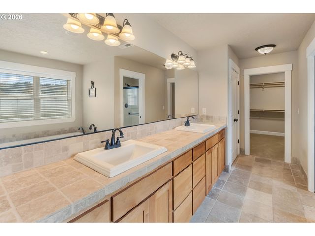 3796 ILLAHE HILL Rd S, Salem, OR 97302