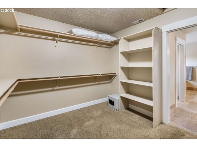 3796 ILLAHE HILL Rd S, Salem, OR 97302