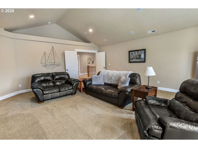 3796 ILLAHE HILL Rd S, Salem, OR 97302