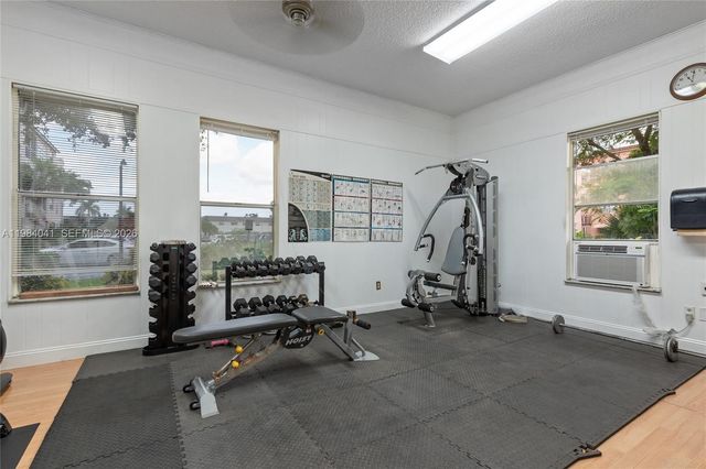 2841 Somerset Dr 318, Lauderdale Lakes, FL 33311