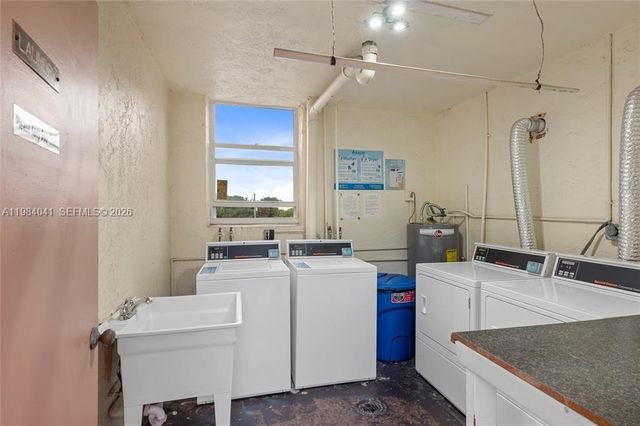 2841 Somerset Dr 318, Lauderdale Lakes, FL 33311