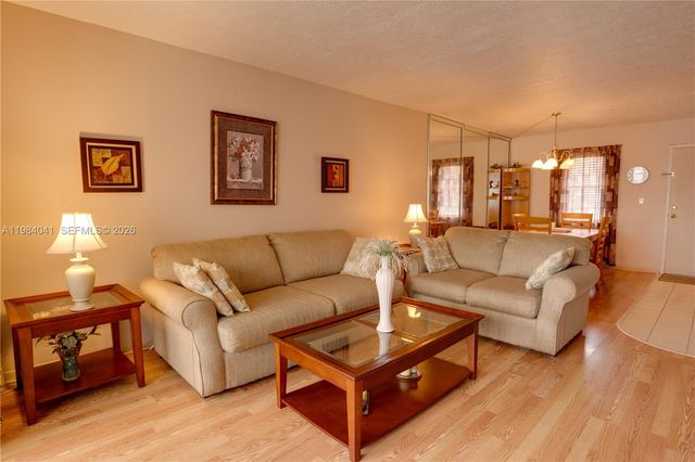 2841 Somerset Dr 318, Lauderdale Lakes, FL 33311