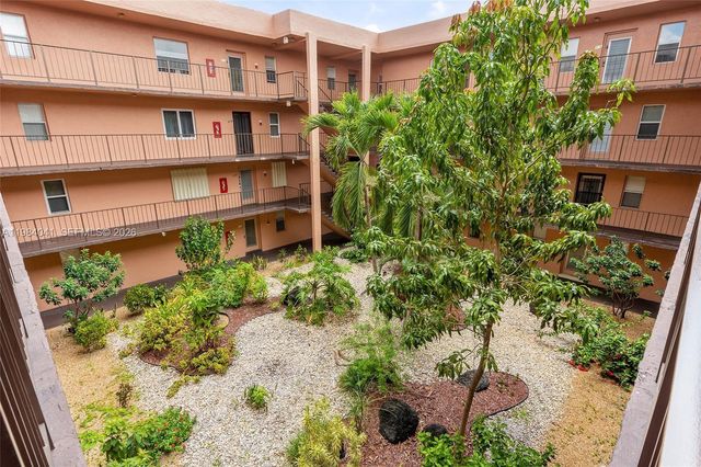 2841 Somerset Dr 318, Lauderdale Lakes, FL 33311