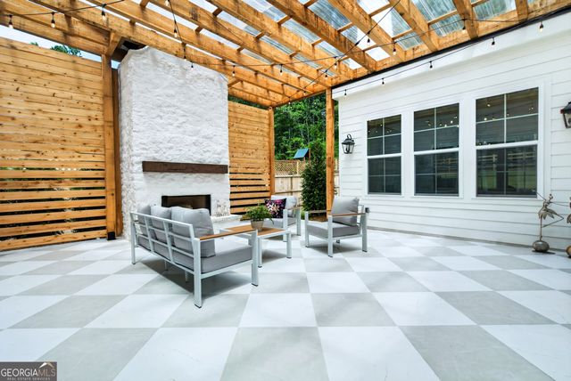 140 NORTHSHORE AT REDWINE Drive, Newnan, GA 30263