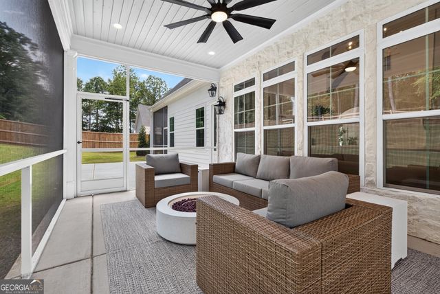 140 NORTHSHORE AT REDWINE Drive, Newnan, GA 30263