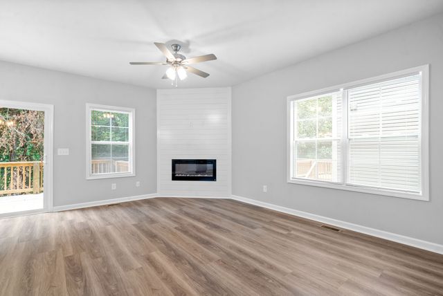 941 Cumberland Dr, Clarksville, TN 37040