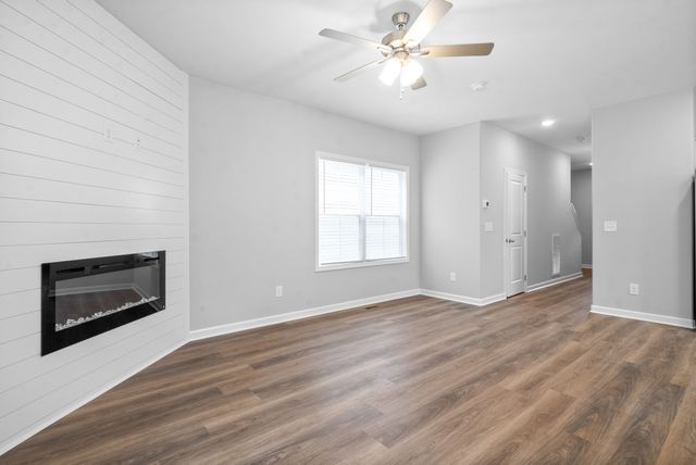 941 Cumberland Dr, Clarksville, TN 37040