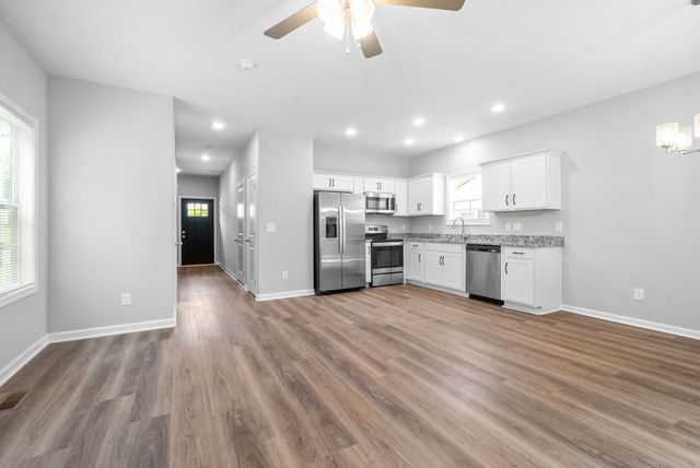 941 Cumberland Dr, Clarksville, TN 37040