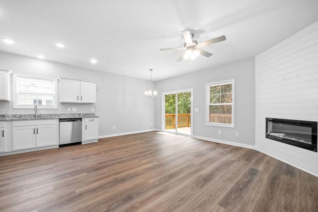 941 Cumberland Dr, Clarksville, TN 37040