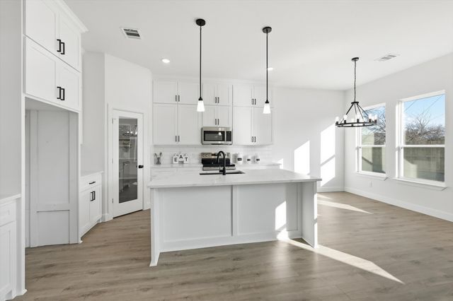 5428 Stephanie Drive, Haltom City, TX 76117