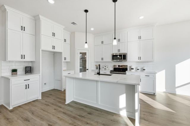 5428 Stephanie Drive, Haltom City, TX 76117