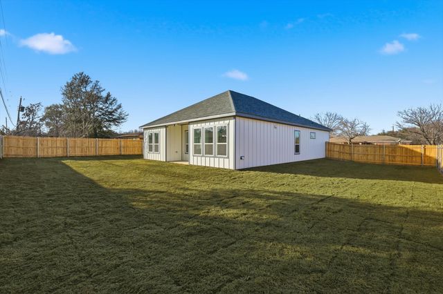 5428 Stephanie Drive, Haltom City, TX 76117