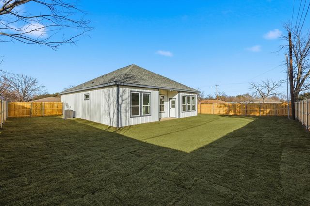 5428 Stephanie Drive, Haltom City, TX 76117