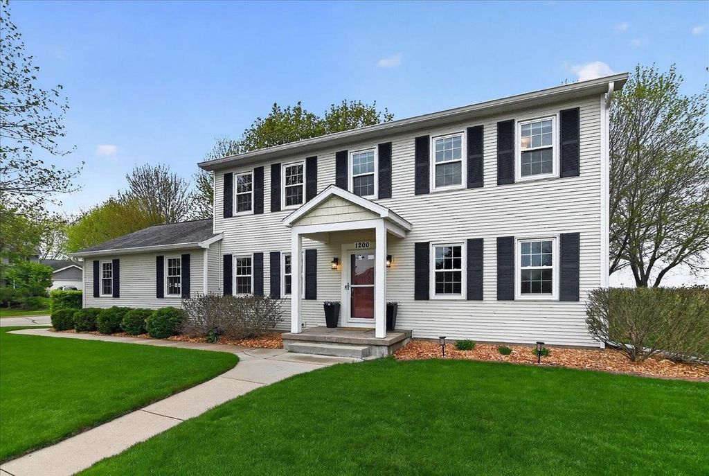 1200 Spahn Drive, Waunakee, WI 53597