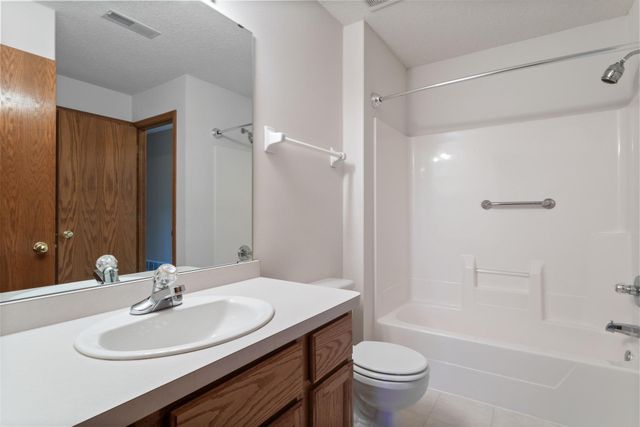 13136 Vintage Street NW, Coon Rapids, MN 55448