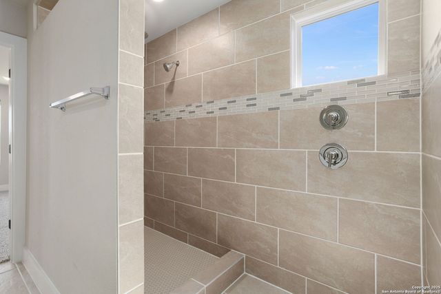 7010 Walkers Loop, Live Oak, TX 78233