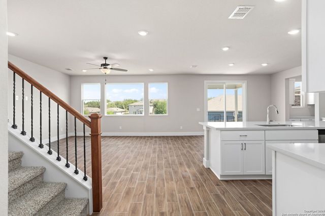 7010 Walkers Loop, Live Oak, TX 78233