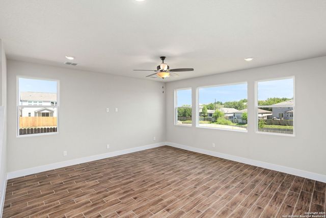 7010 Walkers Loop, Live Oak, TX 78233